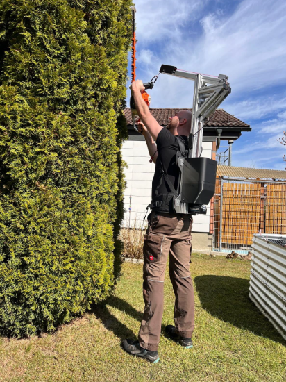 2025 11 En Necwomer Exoskelett Klein